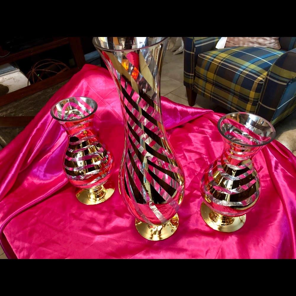 Gold vases